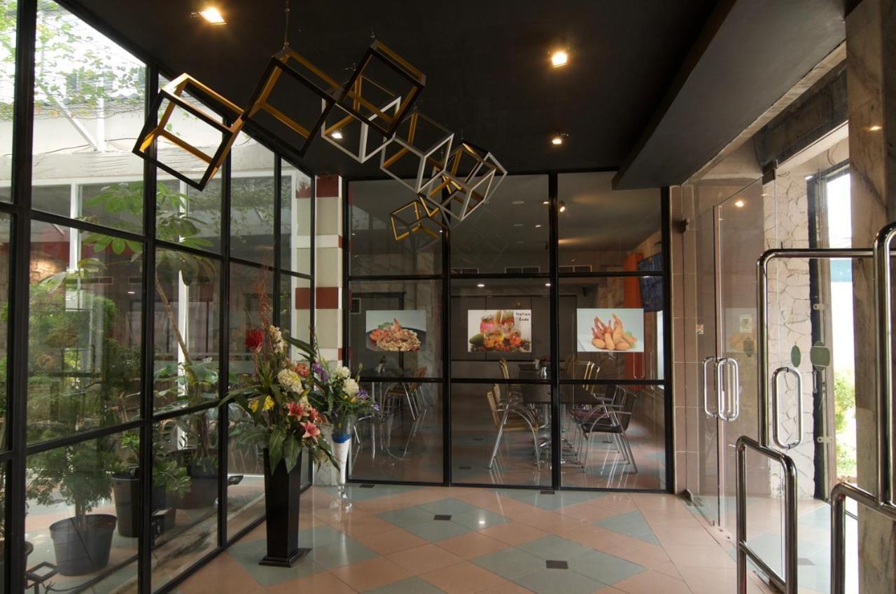 Hotel Peninsula Mangga Besar 자카르타 외부 사진